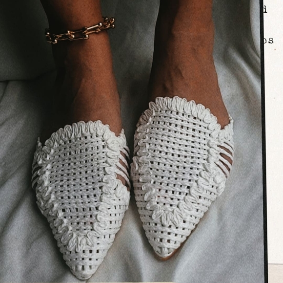 🚨LAST PAIR// White canvas flats - Picture 4 of 7